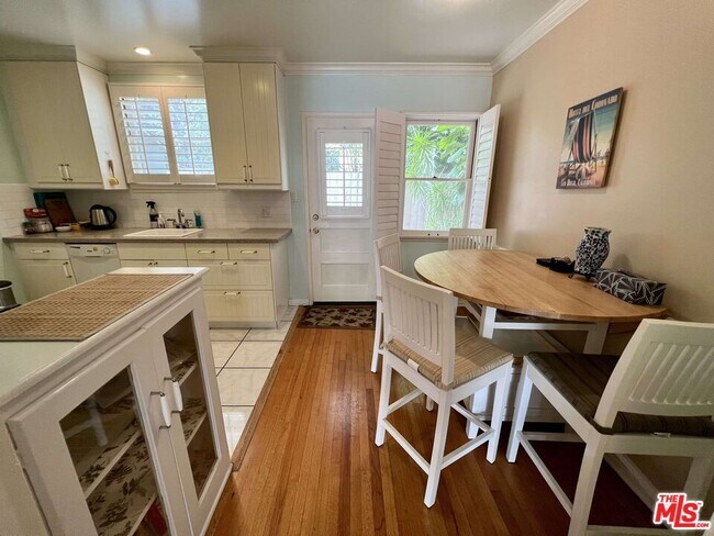 1701 Washington Ave in Santa Monica, CA - Building Photo - Building Photo