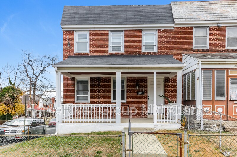 821 Mt Holly St in Baltimore, MD - Building Photo