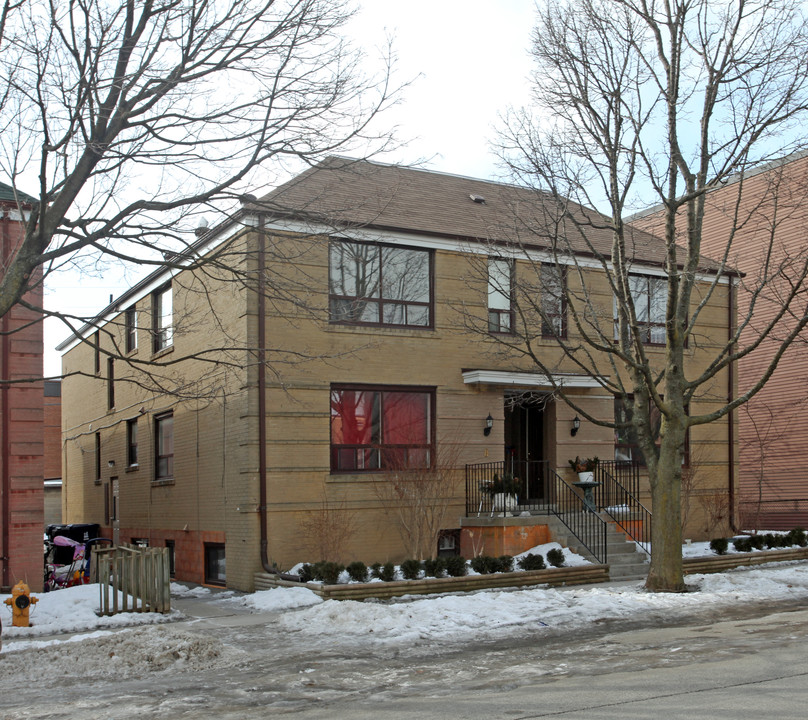 8 Norris Cres in Toronto, ON - Building Photo