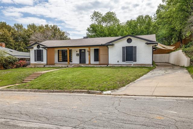 625 Blue Lake Dr in Fort Worth, TX - Building Photo - Building Photo