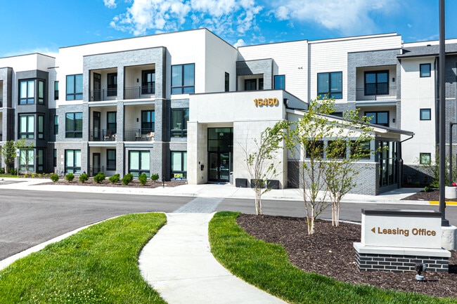 The Brentwood in Olathe, KS - Building Photo - Building Photo