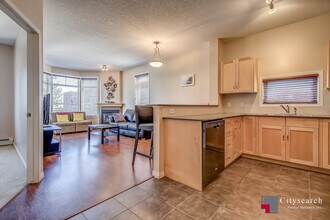 5720-212 2 St SW in Calgary, AB - Building Photo - Building Photo