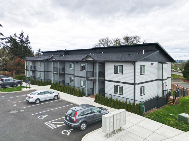 Riverbend Apartments in Salem, OR - Building Photo - Building Photo