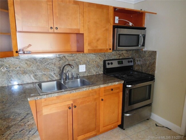 2220 Grant St in Hollywood, FL - Building Photo - Building Photo