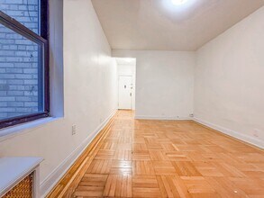106 Fort Washington Ave in New York, NY - Building Photo - Building Photo