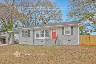 2038 Rebecca Ln in Decatur, GA - Building Photo - Building Photo