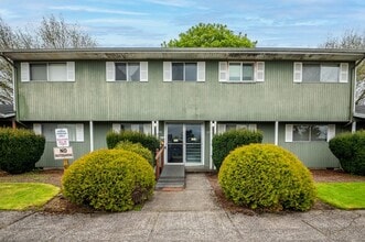 804 Chestnut Dr in Tillamook, OR - Building Photo - Building Photo