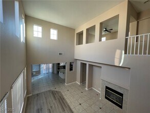 10515 Foggy Glen Ave in Las Vegas, NV - Building Photo - Building Photo