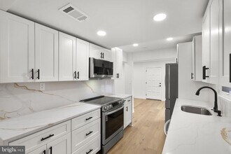 2339 N Powhatan St in Arlington, VA - Building Photo - Building Photo