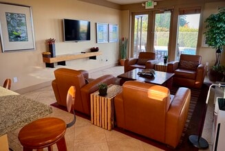 55 Pine St, Unit 201 in Edmonds, WA - Building Photo - Building Photo
