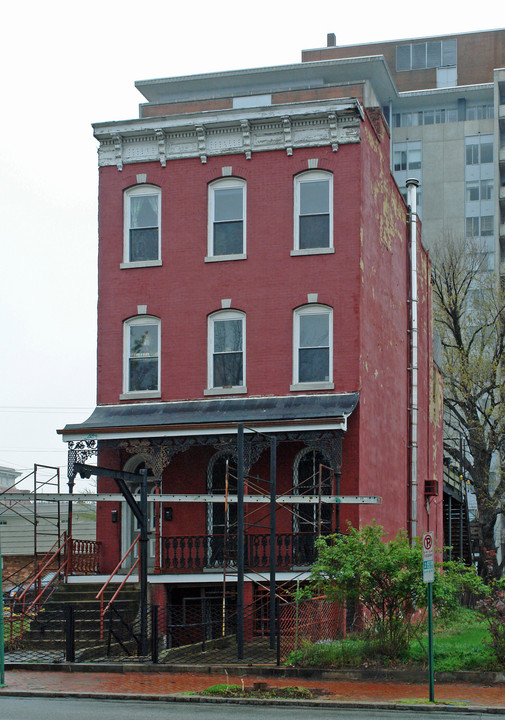 307 W Grace St in Richmond, VA - Foto de edificio