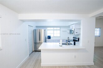 350 NW 19th Terrace in Miami, FL - Building Photo - Building Photo