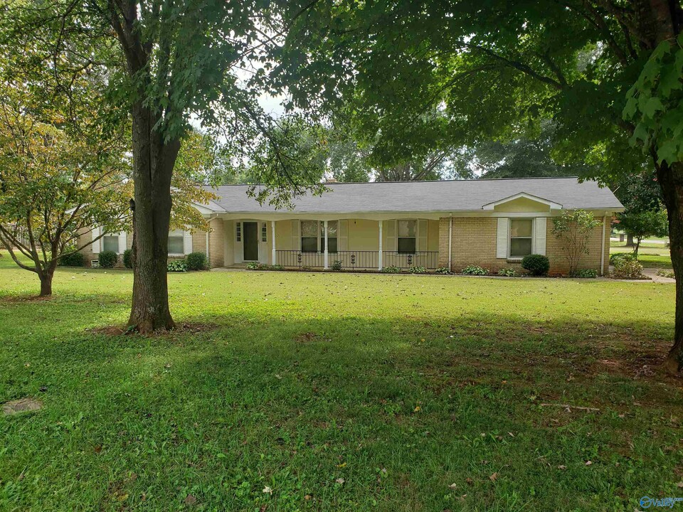 110 Flowerwood Dr in Meridianville, AL - Building Photo