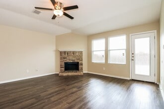 636 Horn St in Crowley, TX - Building Photo - Building Photo