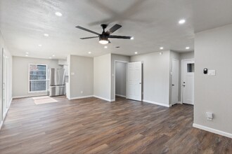 819 Wateka Way in Richardson, TX - Building Photo - Building Photo