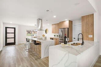 2927 Norwood Hill Rd in Austin, TX - Foto de edificio - Building Photo
