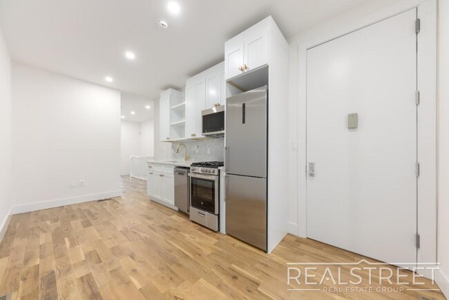Brand New 2 Bed 2 Bath Duplex with Private