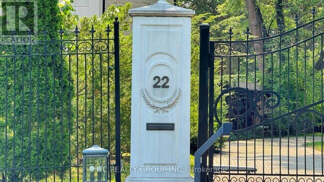 22-20 Park Ln Cir in Toronto, ON - Building Photo - Building Photo