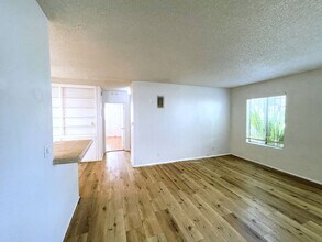 2314 Chariton Ave in Los Angeles, CA - Building Photo - Interior Photo