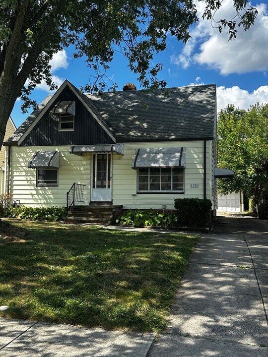 5284 W 52nd St in Parma, OH - Building Photo