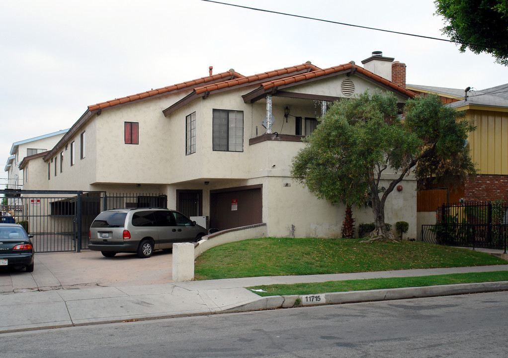 11715 York Ave in Hawthorne, CA - Foto de edificio