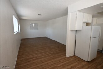 2301 Stewart Ave in Las Vegas, NV - Building Photo - Building Photo