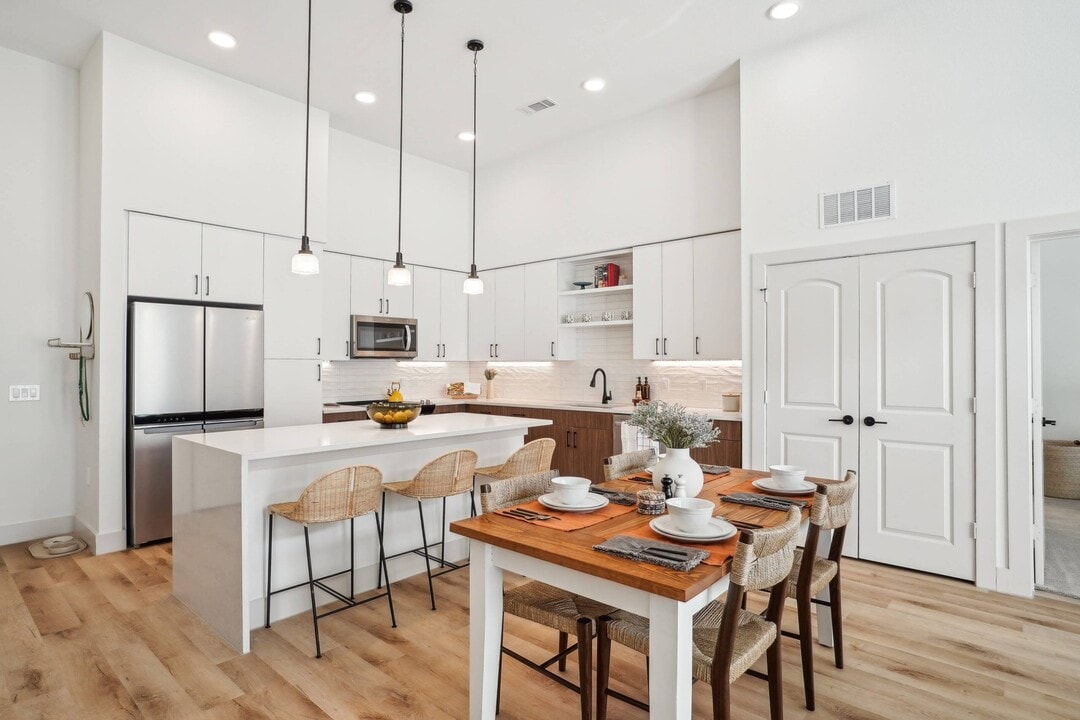 Whitlow in Lewisville, TX - Building Photo