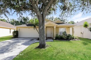 25406-25407 7 Rivers Cir in Land O Lakes, FL - Building Photo