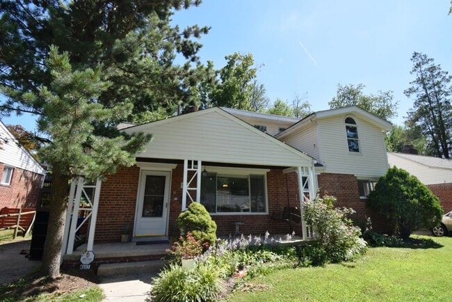 1507 Oakview Dr in Silver Spring, MD - Building Photo - Building Photo