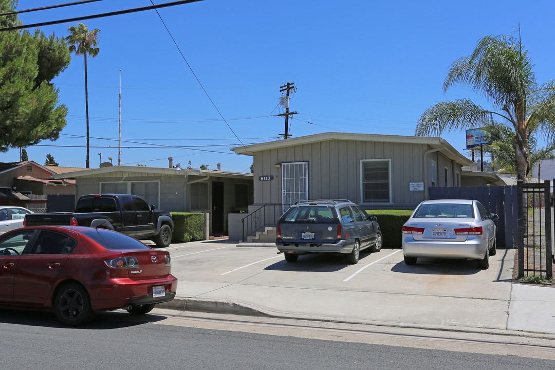 811-821 W Palm Ave in El Cajon, CA - Building Photo