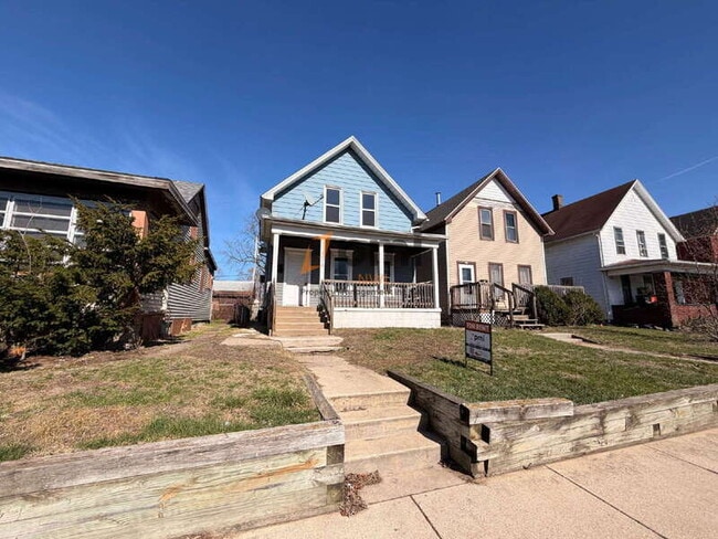 property at 1118 1/2 Elston St