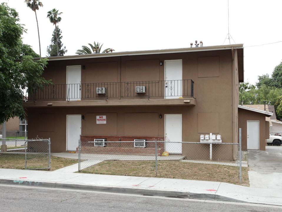 3675 Dwight Ave in Riverside, CA - Foto de edificio