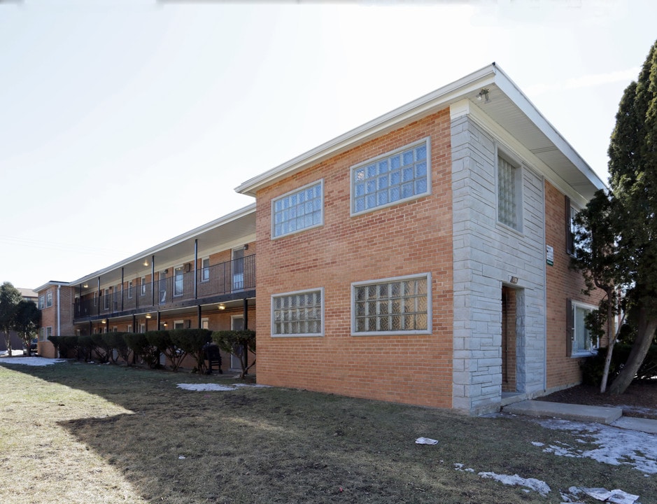 Dolores Place Apartments in Bensenville, IL - Building Photo