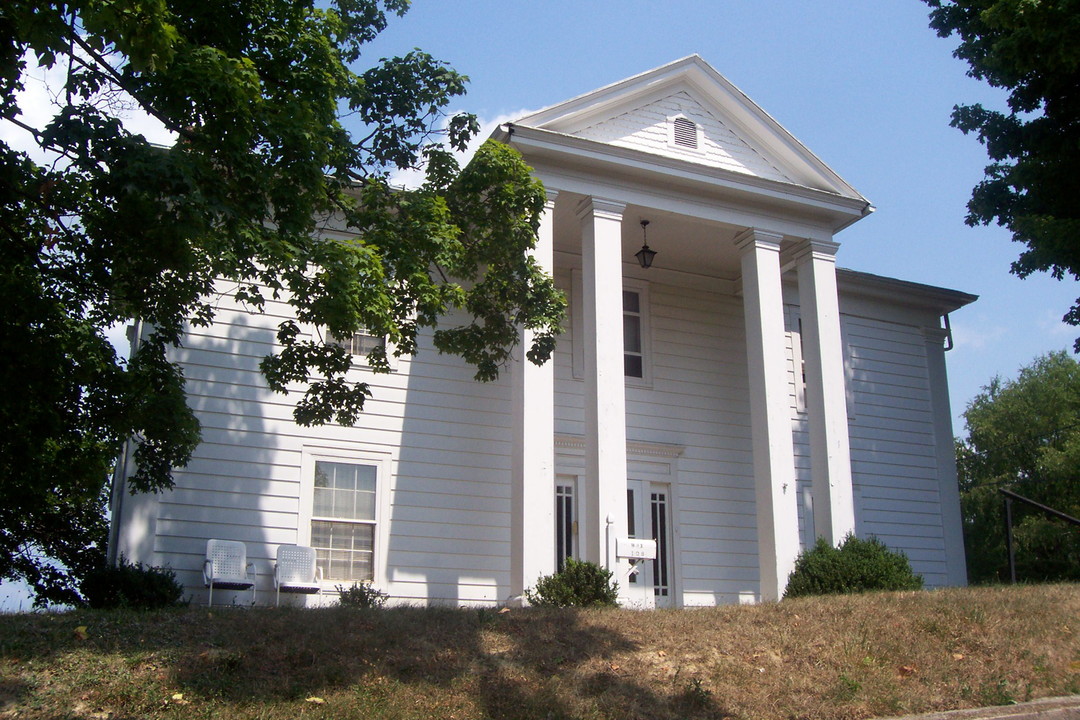 108 S Franklin St in Christiansburg, VA - Building Photo