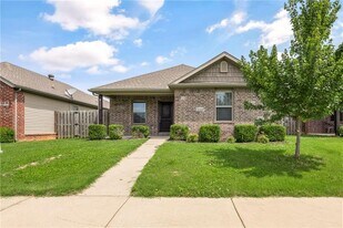 4002 S W Capstone Ave in Bentonville, AR - Building Photo