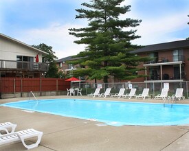 Crown Ridge Apartments in Franklin, OH - Building Photo - Building Photo