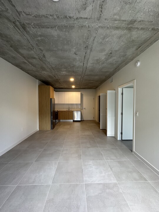 320 NW 32nd St, Unit B7 in Miami, FL - Building Photo