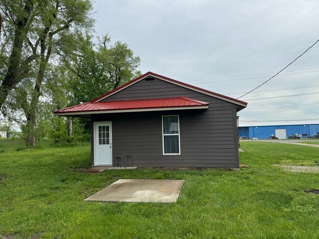 2590 W Broadway St in Bolivar, MO - Building Photo - Building Photo