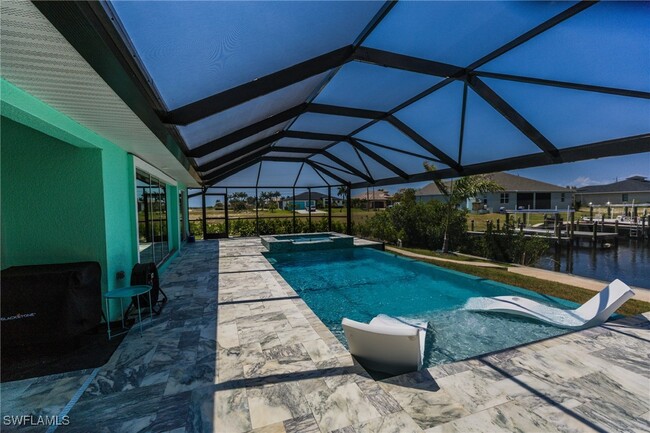 3807 Tropicana Parkway W in Cape Coral, FL - Foto de edificio - Building Photo