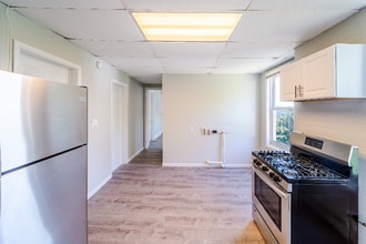 8 Stow Ave-Unit -Unit 2 in Troy, NY - Building Photo - Building Photo