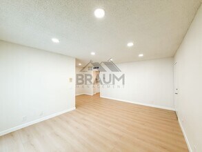 11007 Hartsook St in Los Angeles, CA - Foto de edificio - Building Photo