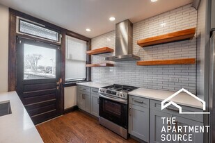 2626 W Devon Ave in Chicago, IL - Building Photo