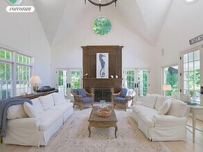 28 Cedar Trail in East Hampton, NY - Foto de edificio - Building Photo