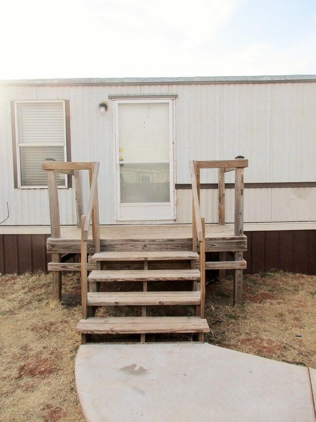 220 E 4th St in Hydro, OK - Building Photo - Building Photo