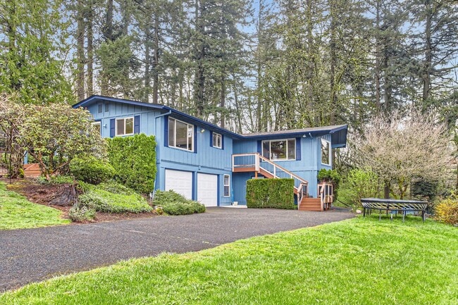 21240 S Wisteria Rd in West Linn, OR - Building Photo - Building Photo