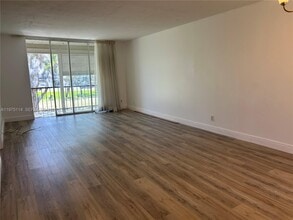 8962 S Hollybrook Blvd in Pembroke Pines, FL - Building Photo - Building Photo