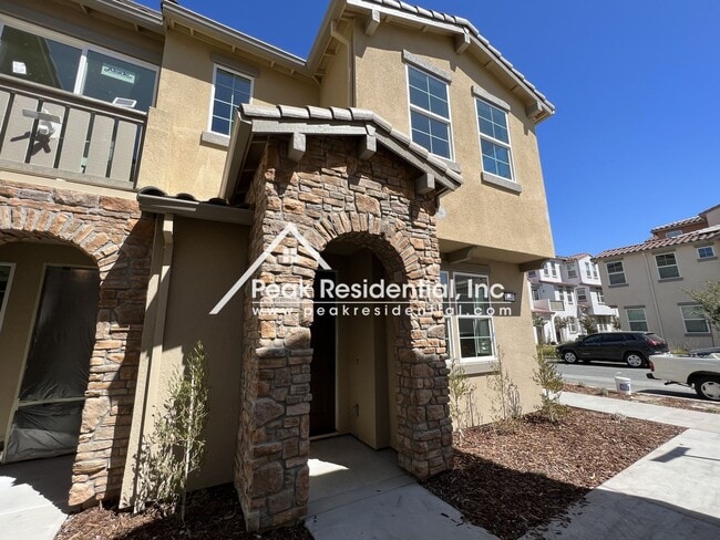 2943 Toulouse Walk in Sacramento, CA - Building Photo - Building Photo
