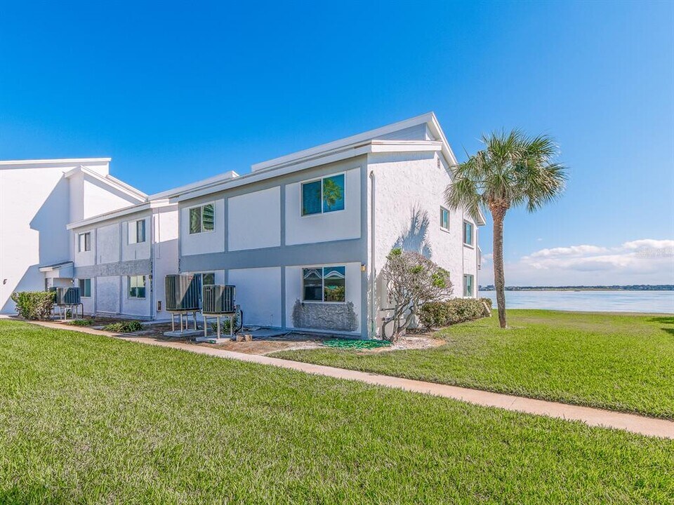1401 Gulf Blvd in Clearwater, FL - Building Photo