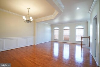 5685 Faircloth Ct in Centreville, VA - Foto de edificio - Building Photo