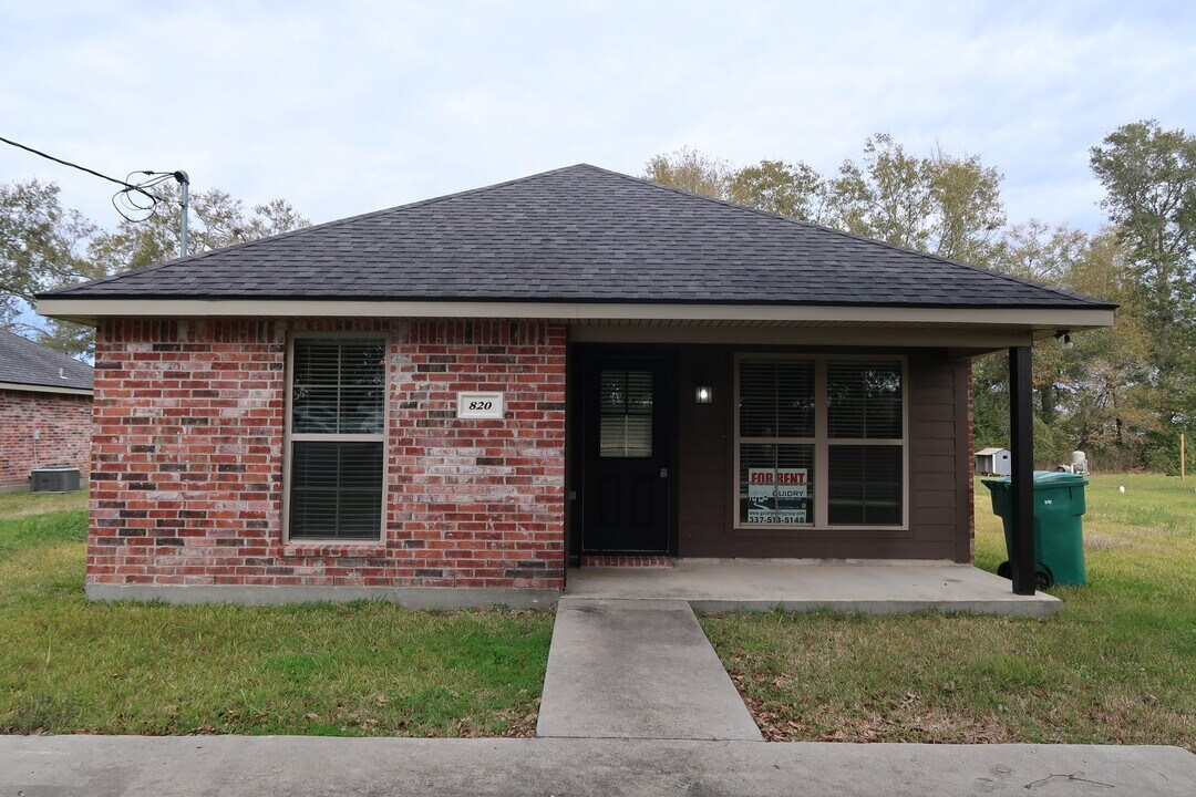 820 Topsy Rd in Lake Charles, LA - Foto de edificio